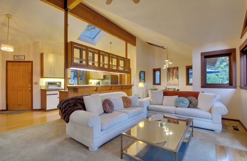 Glencoe House | Modern Arnold Escape | Game Room and BBQ Deck