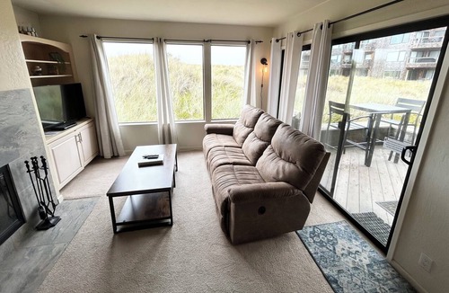 Pajaro Dunes Condo | Modern Beach Front Pajaro Dunes 1st Floor Condo - Yards From Beach/Gated Entry