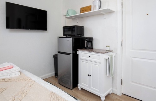 Westlake Hotel | Modern, Bright Studio Near the Heart of LA