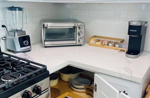 East Los Angeles House | Modern & Bright Cozy Home in heart of LA 2bd-1bath with AC & Parking