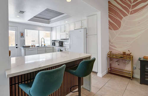 Palm Desert Condo | Modern Comfort & Elegant Design Throughout, 3BR/2BA home in South Palm Desert