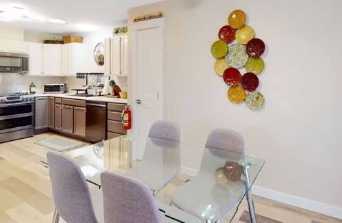 Eureka House | Modern Comfortable Oasis w/EV Charger – Eureka