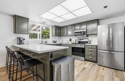 Girvan House | Modern Comforts at Olney Creek Outpost