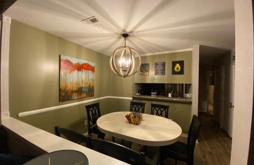 Cameron Wood Apartment | Modern Cozy Townhome
