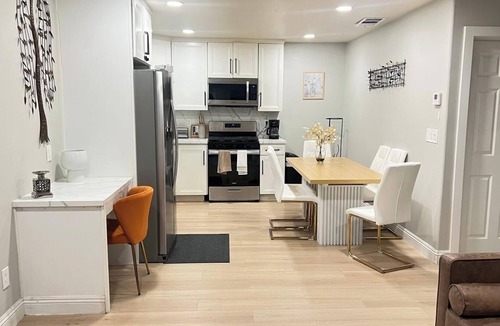 El Cajon House | Modern El Cajon Retreat | Near SDSU and Zoo