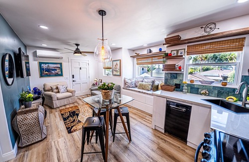 San Diego House | Modern Glam-Amazing Indoor/Outdoor Yard-High End, New -EV Charger-Riviera Bay