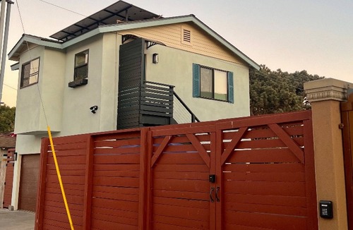 San Diego House | Modern Glam-Amazing Indoor/Outdoor Yard-High End, New -EV Charger-Riviera Bay