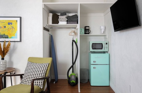 Westlake Hotel | Modern LA Studio Steps from DTLA