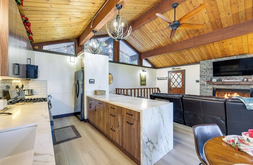 Arrowhead Villas Cabin | Modern Lake Arrowhead Retreat: 3 Mi to Village