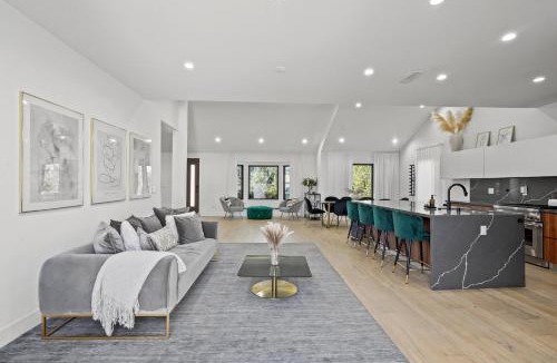 Mar Vista House | Modern Luxurious Dream Home Mar Vista, 4BDRMs, 4Baths, Kid & Pet Friendly, 10min to the beach!