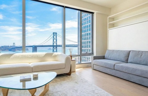 South Beach Apartment | Modern, Manimalist, Luxury, Bridge View Entire rental unit in San Francisco, CA