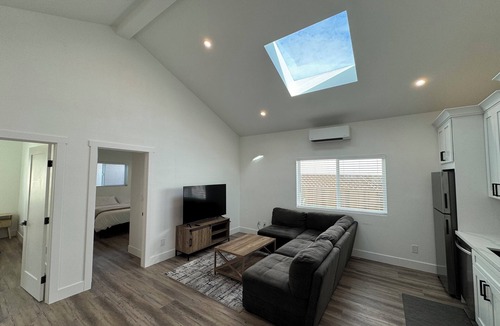 Pleasant Hill Condo | Modern & New ~ Walk to Downtown Entire 2BD guesthouse in Pleasant Hill