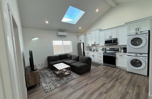 Pleasant Hill Condo | Modern & New ~ Walk to Downtown Entire 2BD guesthouse in Pleasant Hill