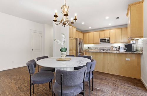 Dublin House | Modern Spacious 3 BD/2.5 BA - King Suite - Office
