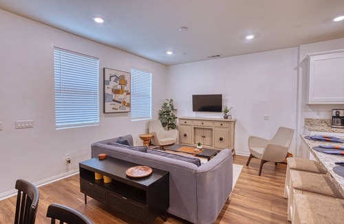 Santa Clarita House | Modern Valencia Townhome: 3BR, Pool, Steps to Paseos, Shops, & Dining