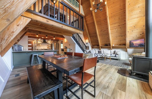 Tahoma House | Monthly Lease - Apex Abode by Tahoe Getaways - Rubicon Bay w Beach Access, Walk to Lake & Dog Ok!