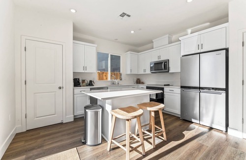 American Canyon House | Monthly Modern Minimalist Style home