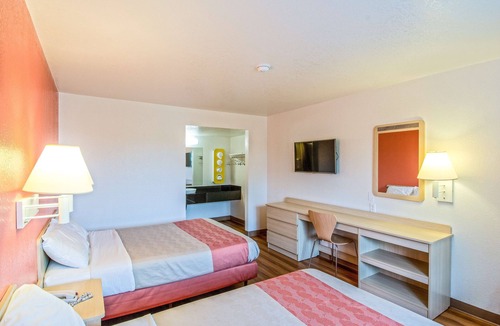 Redding Hotel | Motel 6 Redding, CA - South