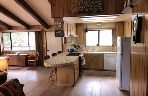 Shaver Lake Cabin | Mountain cabin with fireplace. Minutes away from Shaver Lake and China Peak.