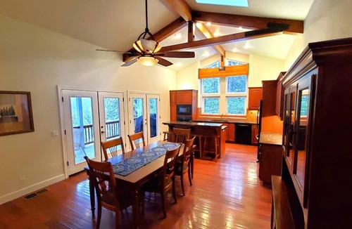 Shaver Lake House | Mountain escape at luxury Monarch house Shaver Lake less than 5 minutes to lake