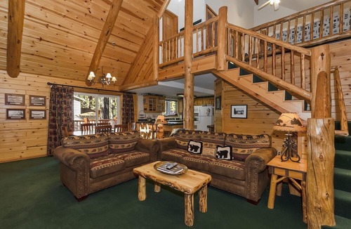 Summit Estates Cabin | Mountain Log Cabin Walking Distance to Snow Summit! Wood Burning Fireplace! Hulu Live & Roku!