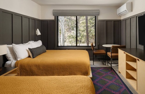 Lakeside Park Hotel | Mountain View Retreat | Lakeside Stay w/Outdoor Pool | 4 Family Ready Rooms