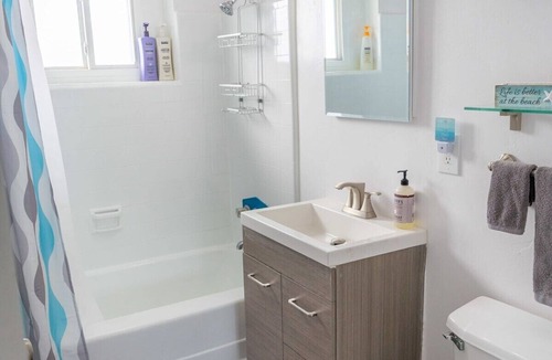 Beach Barber Tract Apartment | Nautical Ocean View Unit Above WindanSea