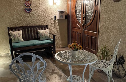 Whittier House | Nena's Home Adventure! Entire guest suite in Whittier. California