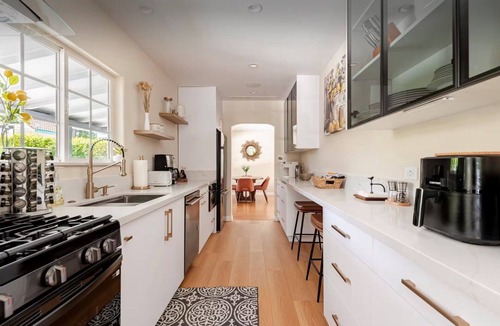 Valley Glen House | NEW - Amazing Vacation Retreat in Sherman Oaks!