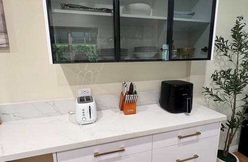 Valley Glen House | NEW - Amazing Vacation Retreat in Sherman Oaks!