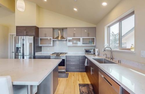 Tahoe Keys House | New-Build Tahoe Keys Haven with Pool Table, Decks & Mountain Views - Near Beach