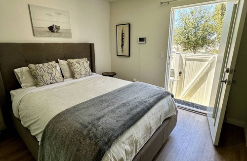 Valley Glen Apartment | New! Coldwater Modern Studio Guest House