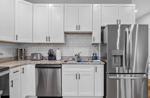 Boiling Springs House | New duplex; sleeps 6! Pet friendly! Perfect for professionals and families!