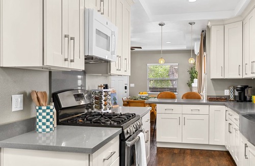 Midway City House | NEW l Luxe Midway City Retreat l Sleeps 12