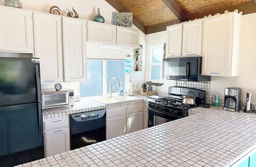 Dillon Beach House | NEW! Ocean View! Dillon Beach Retreat! Hot Tub & Game Room! Bella Oceana