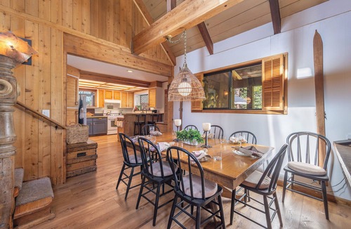 Olympic Valley Cabin | New! River's Edge - Hot tub - Close to Palisades