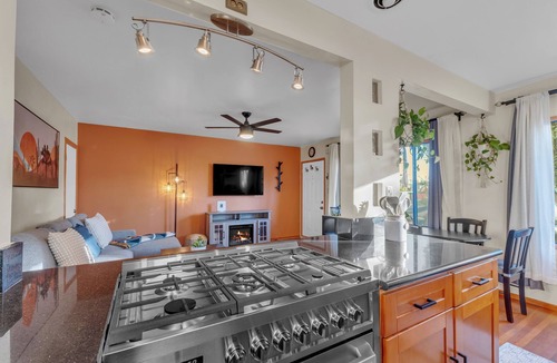 Culver - West Apartment | NEW Rustic Retreat, 15min to Beach, Top Location. Renovated 2bed/1bath Apartment
