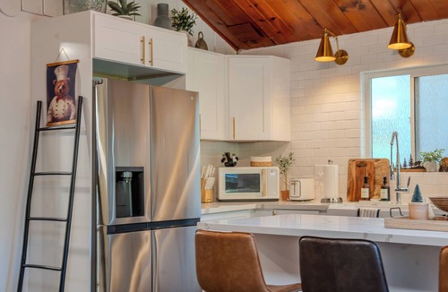 Crestline Cabin | NEW SPA, Deck, BBQ, Fire Pit, 3 Min to Lake