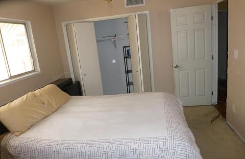 Northridge House | Nice Northridge 4-2-2 home near CSUN and Pierce College