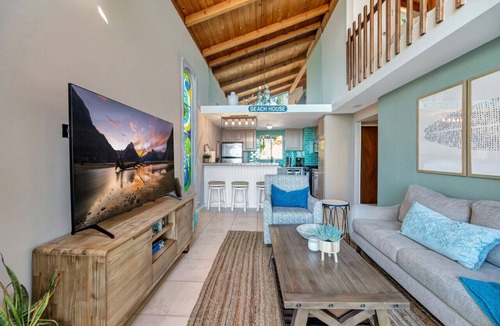 South Laguna Villa | OCEAN FRONT! Private stairs from home to BEACH! Unit A