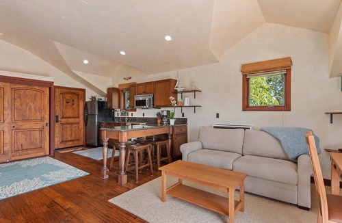Summerland House | Ocean View Studio Near Butterfly Beach Santa Barbara