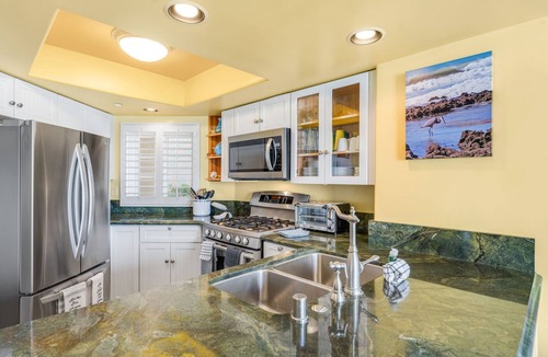 Townsite Condo | Oceanfront 2BR/2BA Condo in Oceanside with Amazing Beach Access has AC!