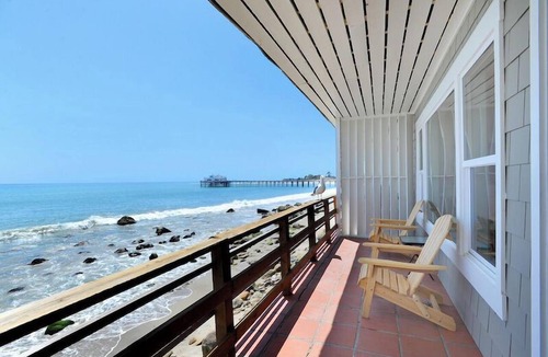 Eastern Malibu Apartment | Oceanfront Cottage On Sandy Carbon Beach – Pelican