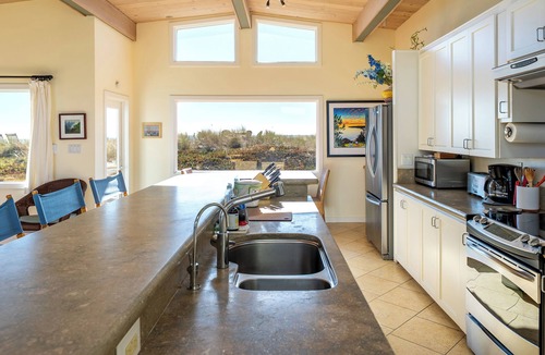 Stinson Beach House | Oceanfront Family Home in Beautiful Seadrift