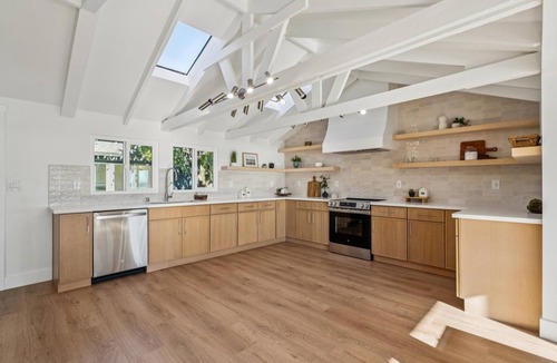 Stinson Beach House | Oceanfront Luxury Getaway On The Sand