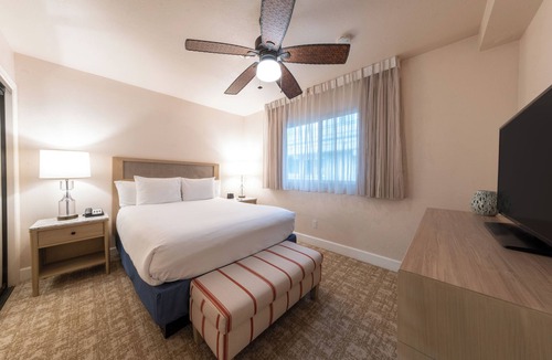 Townsite Hotel | Oceanside Beach Stay w/Kitchen | Steps to Pacific Coast