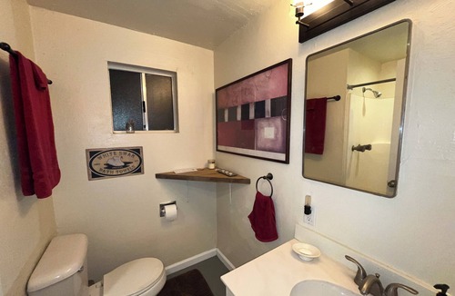 Yucca Valley House | One bedroom semi-detached guest room in Yucca Valley home with outdoor kitchen