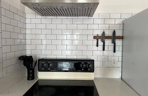 Santa Ana House | Open concept modern home: about 20 minutes or less to Disney,Malls, Beaches, etc