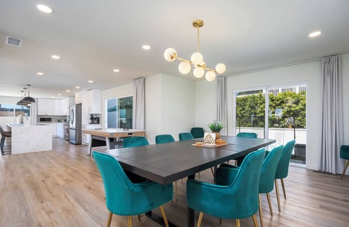 Crown Point House | Pacific Beach Bayfront w/Captivating Views 5BR/5BA POOL HotTub Fire Table BBQ AC