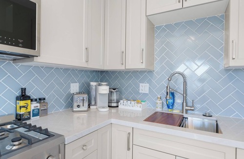 Crown Point Apartment | Pacific Tides 5 - Modern Studio in the Heart of Pacific Beach w/AC and Parking